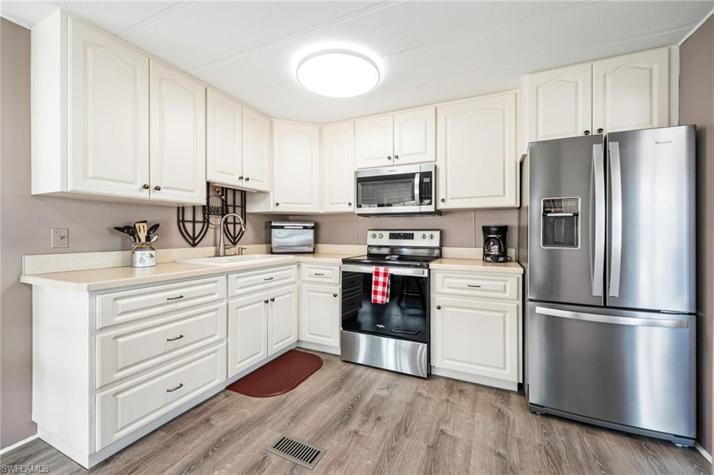 SIX LAKES COUNTRY CLUB - Residential