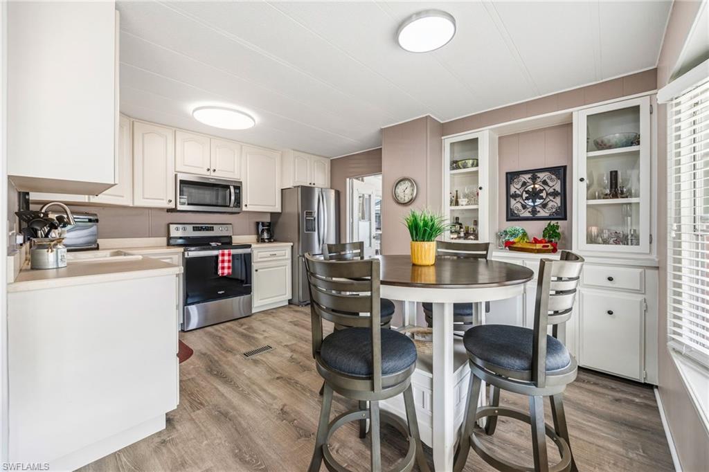 SIX LAKES COUNTRY CLUB - Residential