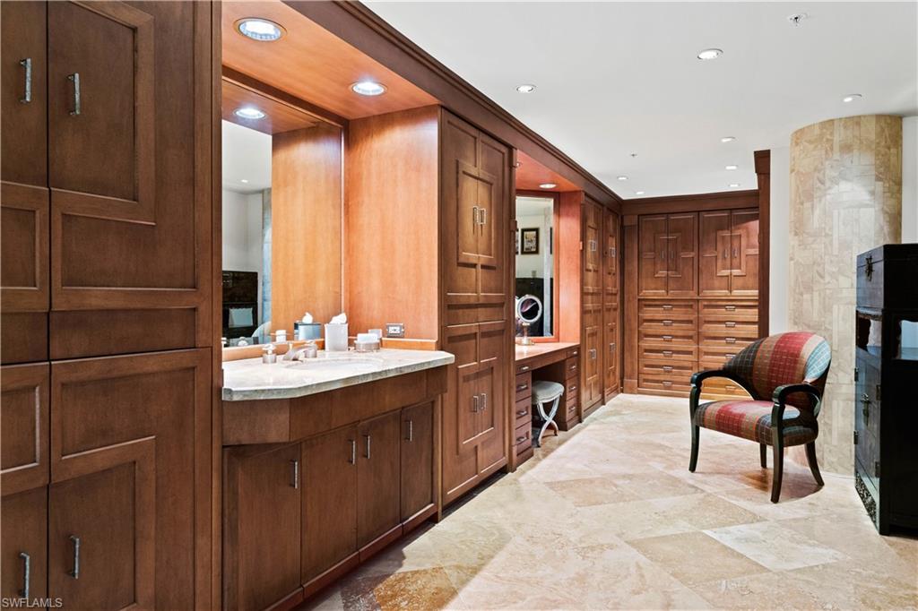 WINDSOR AT BAY COLONY - Residential