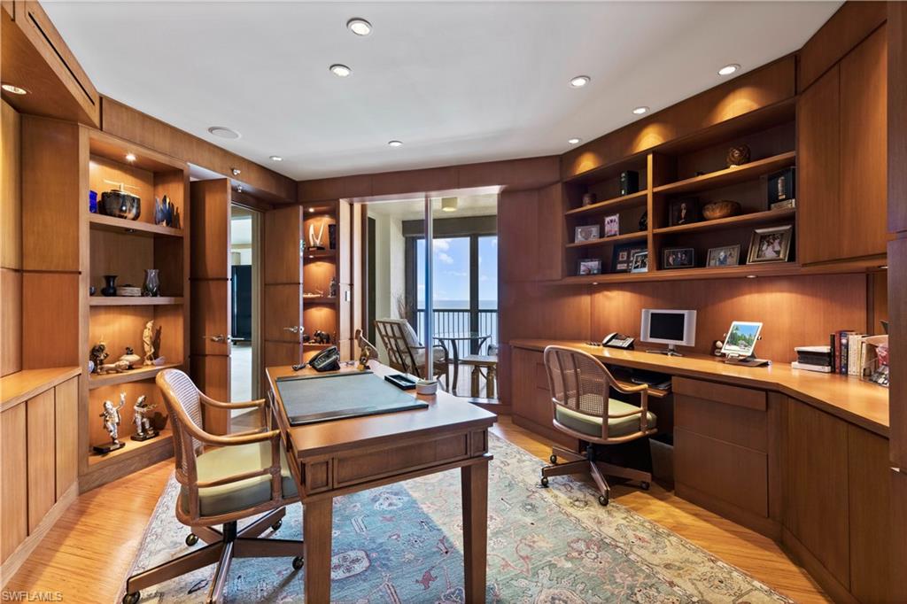 WINDSOR AT BAY COLONY - Residential