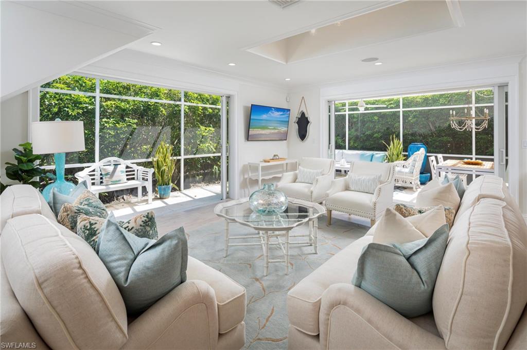 PALM COURT - Residential