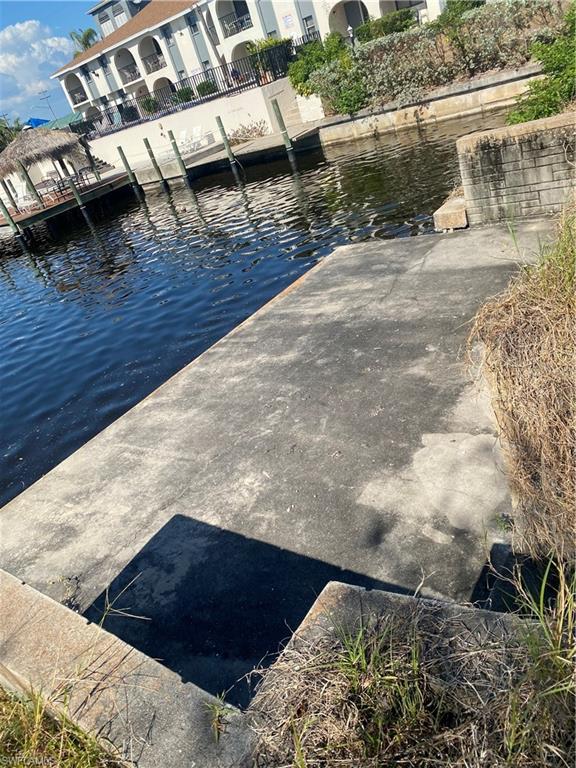 CAPE CORAL - Commercial Sale