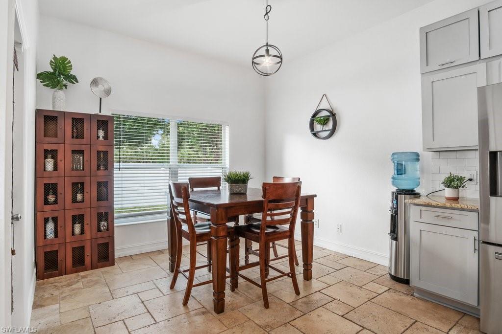 VALENCIA LAKES - Residential