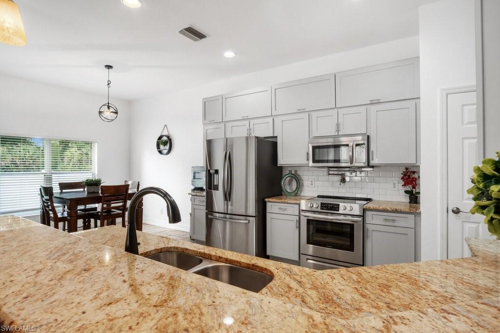 VALENCIA LAKES - Residential