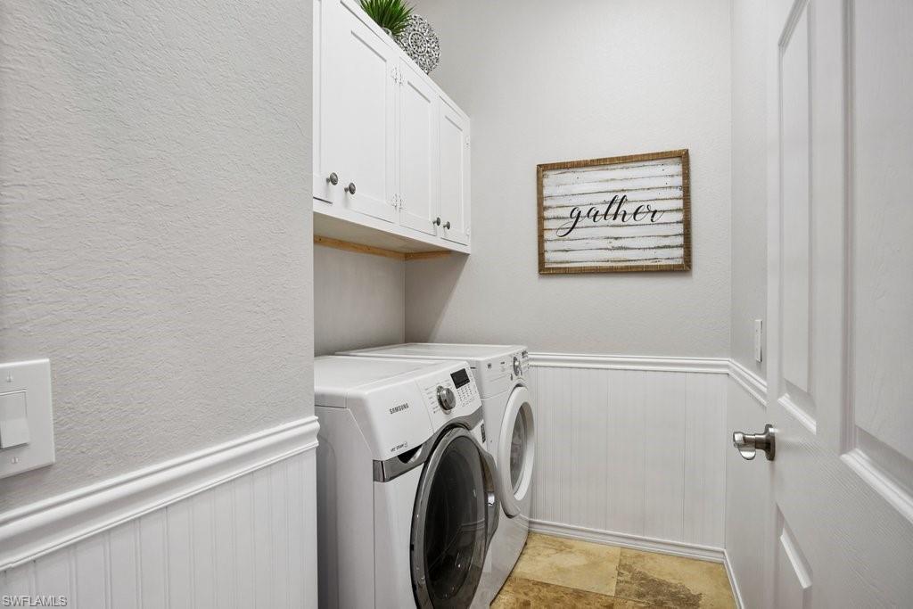 VALENCIA LAKES - Residential