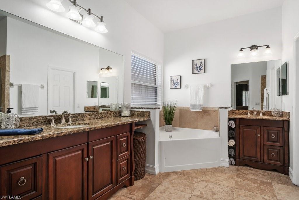 VALENCIA LAKES - Residential