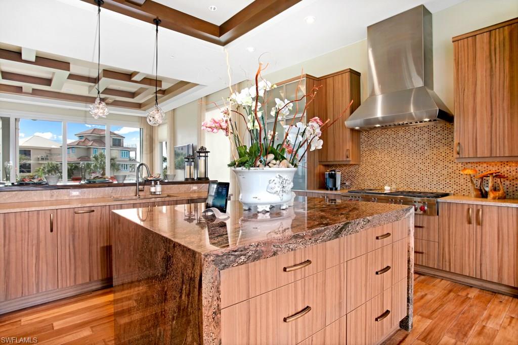 BAREFOOT BEACH - Residential