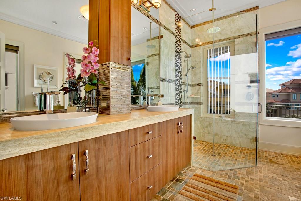 BAREFOOT BEACH - Residential