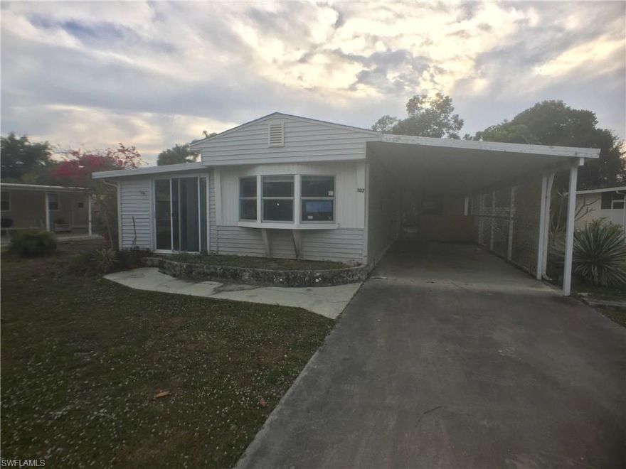 Great 2 bedroom 1 bath home in Riverwood. Spacious open kitchen. Great location close to Marco Island and downtown Naples. 55+ Community.