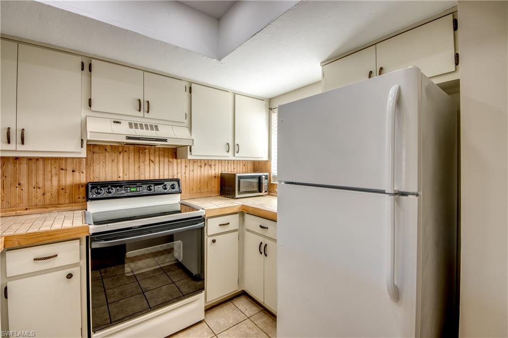 CORAL BREEZE CONDO - Residential