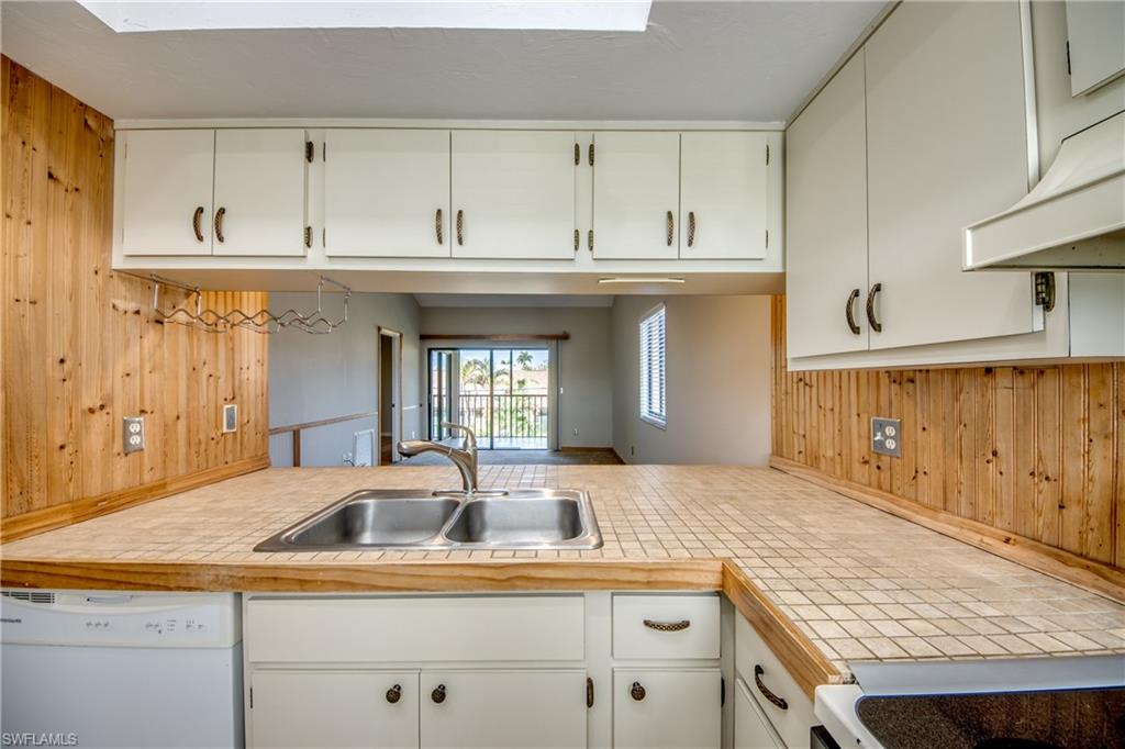 CORAL BREEZE CONDO - Residential