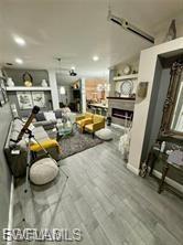 VARSITY LAKES - Residential