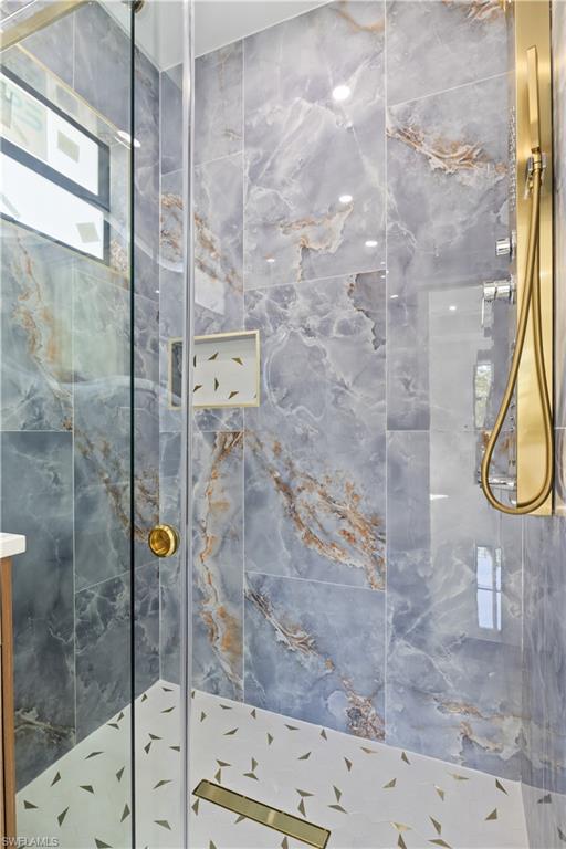 900 BUILDING - Residential