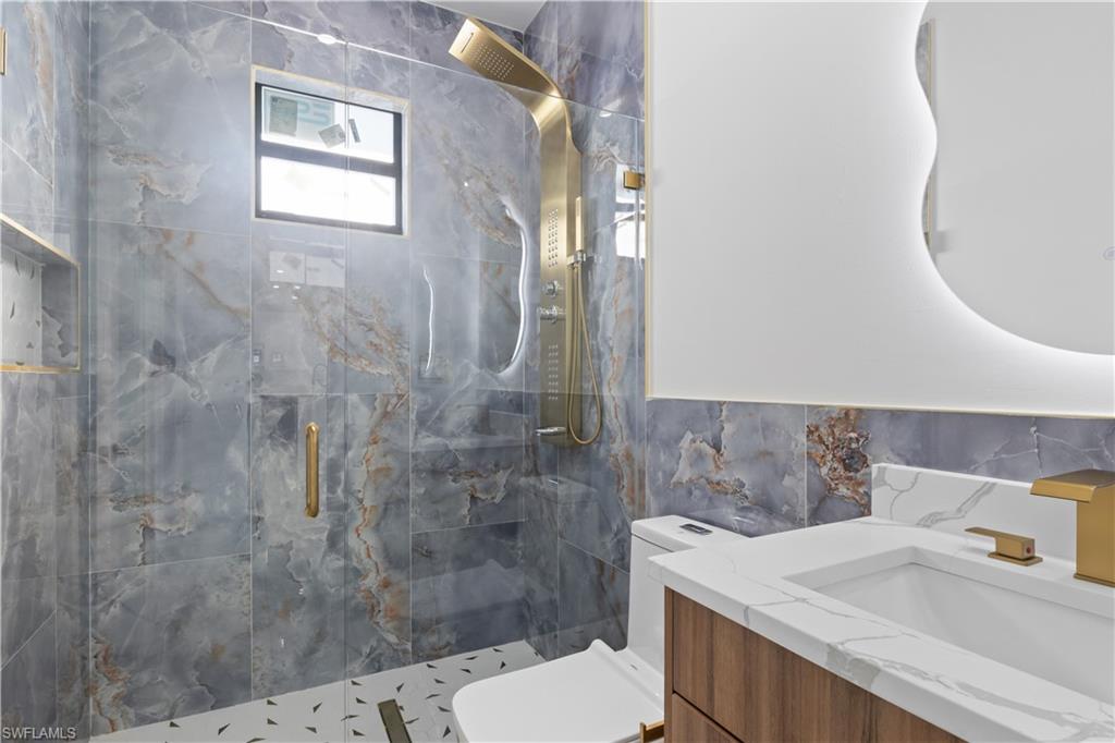 900 BUILDING - Residential