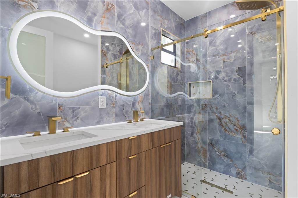 900 BUILDING - Residential