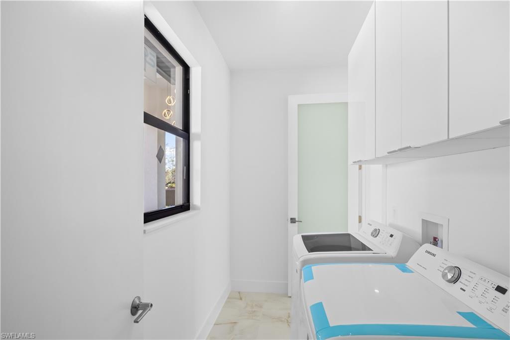 900 BUILDING - Residential