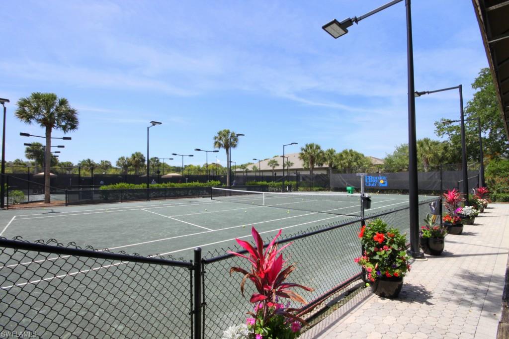 THE HAMPTONS - Residential