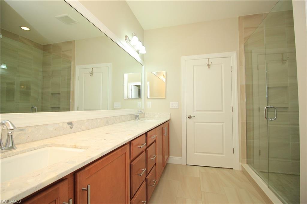 COACH HOMES AT LIVINGSTON LAKES - Residential