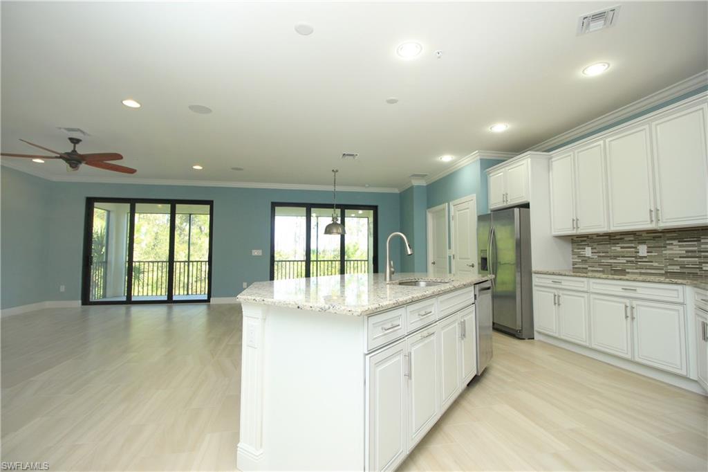 COACH HOMES AT LIVINGSTON LAKES - Residential