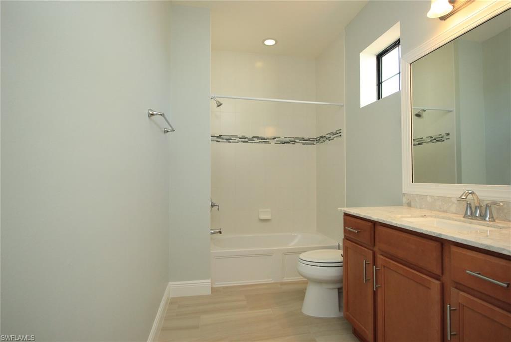 COACH HOMES AT LIVINGSTON LAKES - Residential