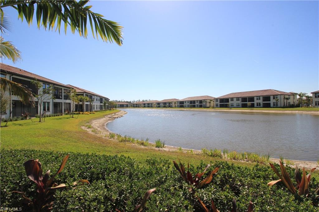 COACH HOMES AT LIVINGSTON LAKES - Residential