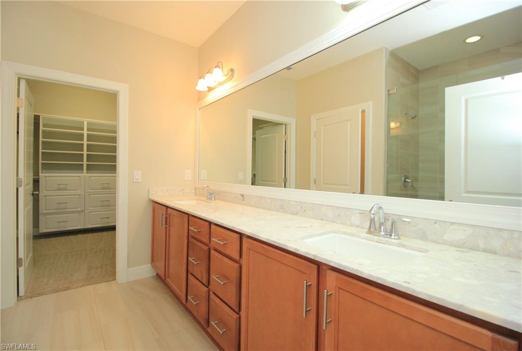 COACH HOMES AT LIVINGSTON LAKES - Residential