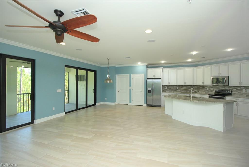 COACH HOMES AT LIVINGSTON LAKES - Residential