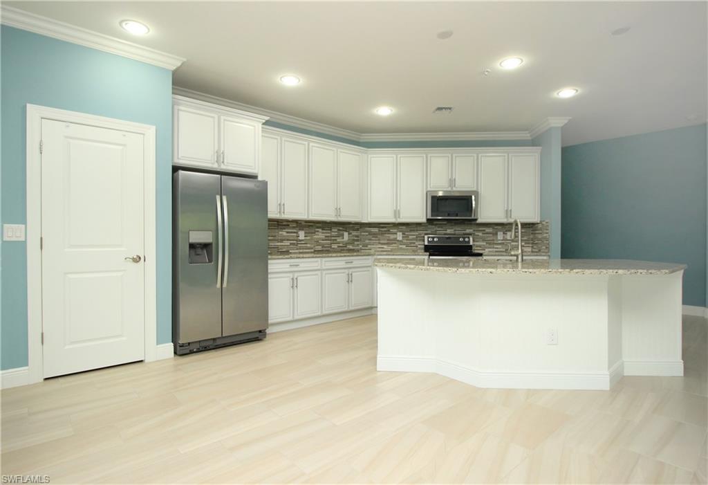 COACH HOMES AT LIVINGSTON LAKES - Residential