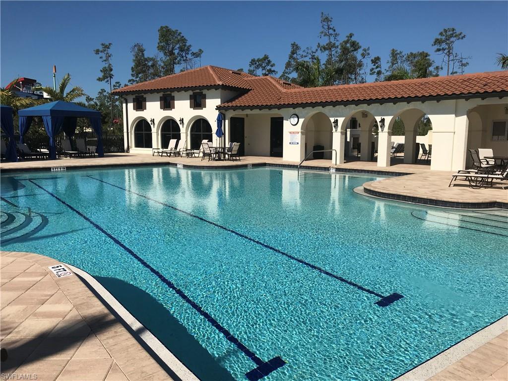 COACH HOMES AT LIVINGSTON LAKES - Residential