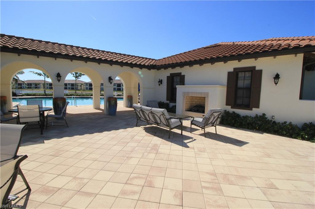 COACH HOMES AT LIVINGSTON LAKES - Residential