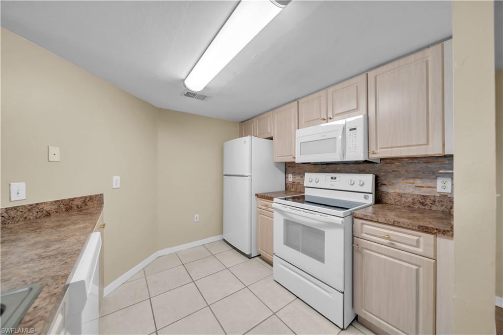 FOUR MILE COVE - Residential Lease