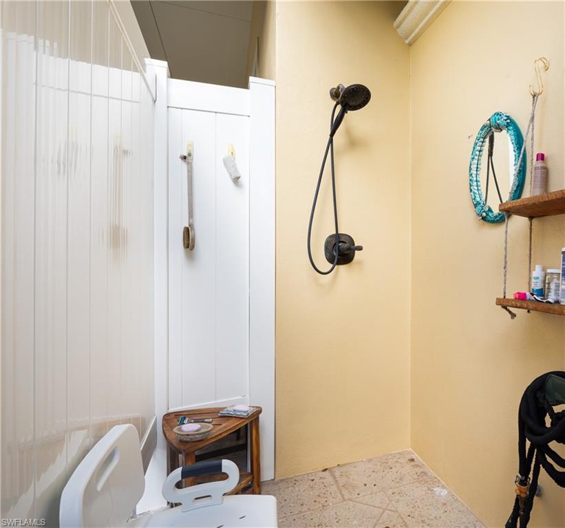 CREEKSIDE - Residential