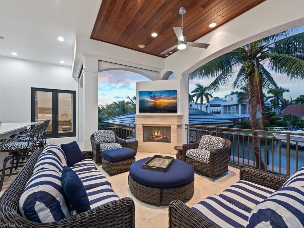 AQUALANE SHORES - Residential