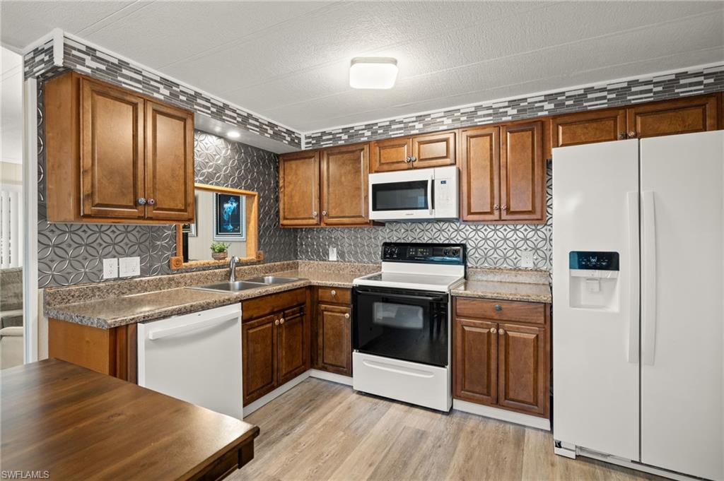 LAZY DAYS MOBILE VILLAGE - Residential