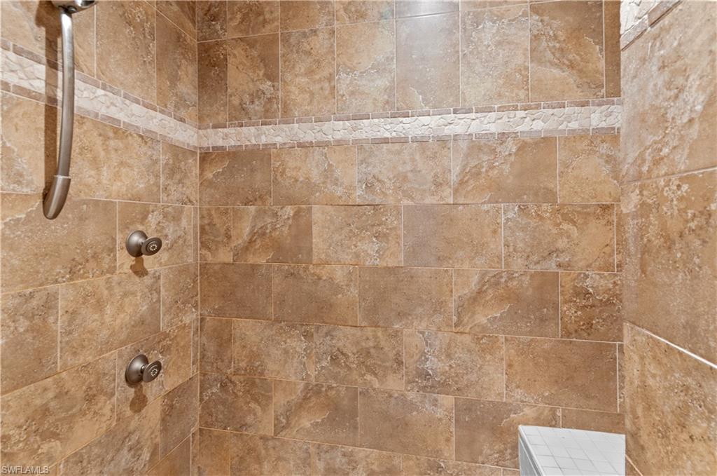 RIVER FOREST ISLAND - Residential