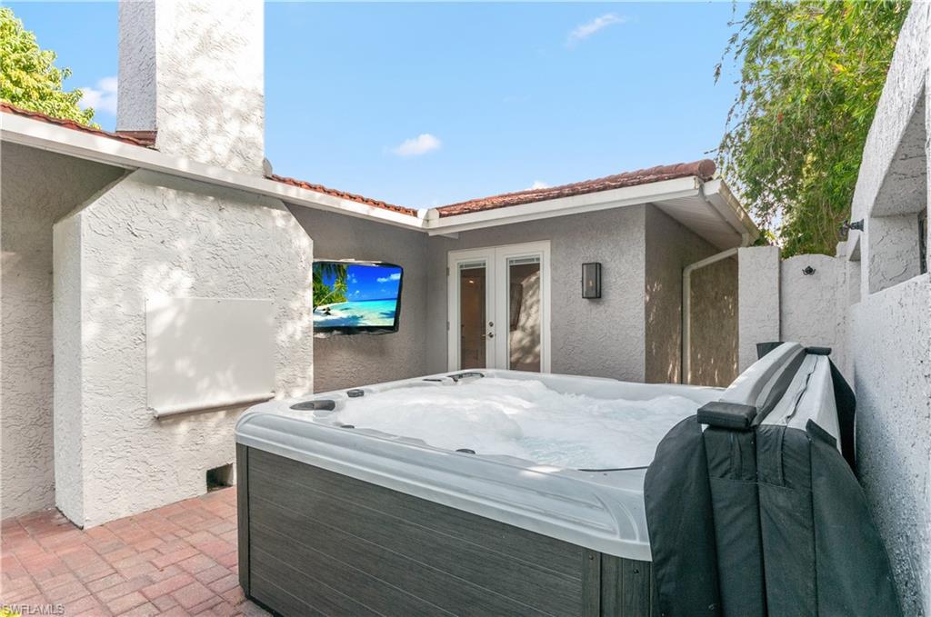 RIVER FOREST ISLAND - Residential