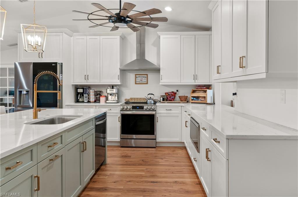 RIVER FOREST ISLAND - Residential