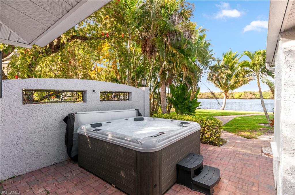 RIVER FOREST ISLAND - Residential