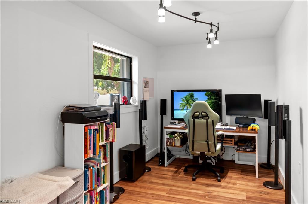 RIVER FOREST ISLAND - Residential