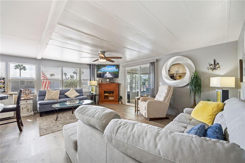 SIX LAKES COUNTRY CLUB - Residential