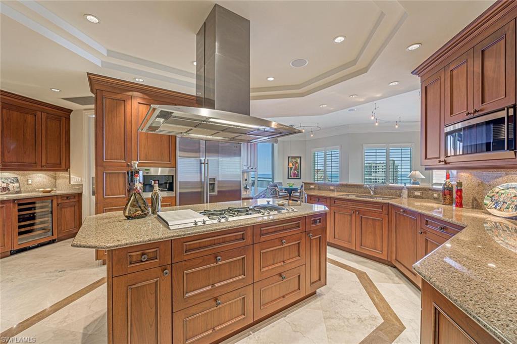 SEASONS AT NAPLES CAY - Residential