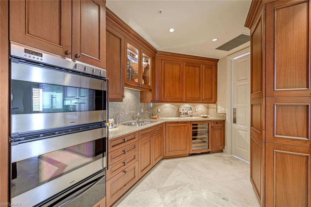 SEASONS AT NAPLES CAY - Residential