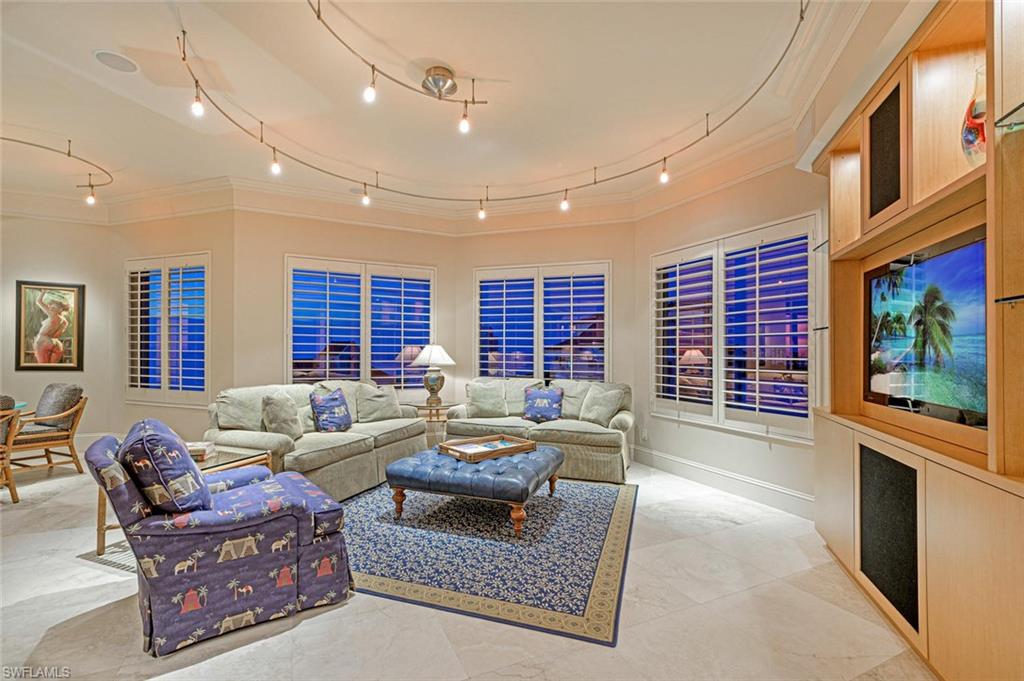 SEASONS AT NAPLES CAY - Residential