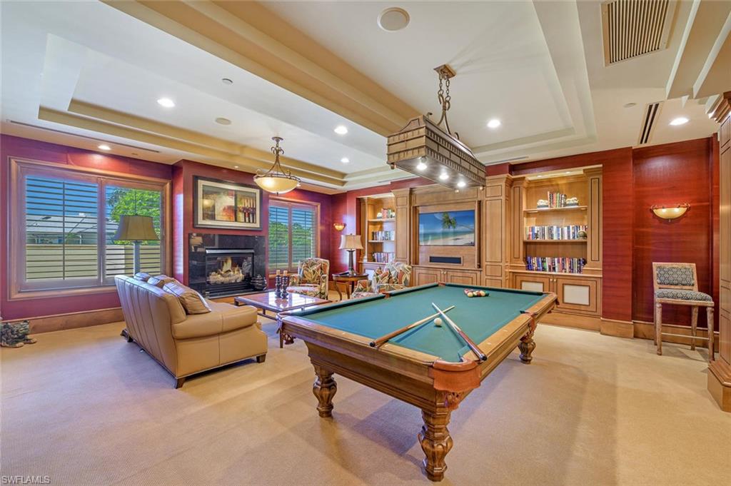 SEASONS AT NAPLES CAY - Residential