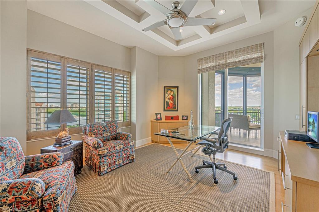 SEASONS AT NAPLES CAY - Residential