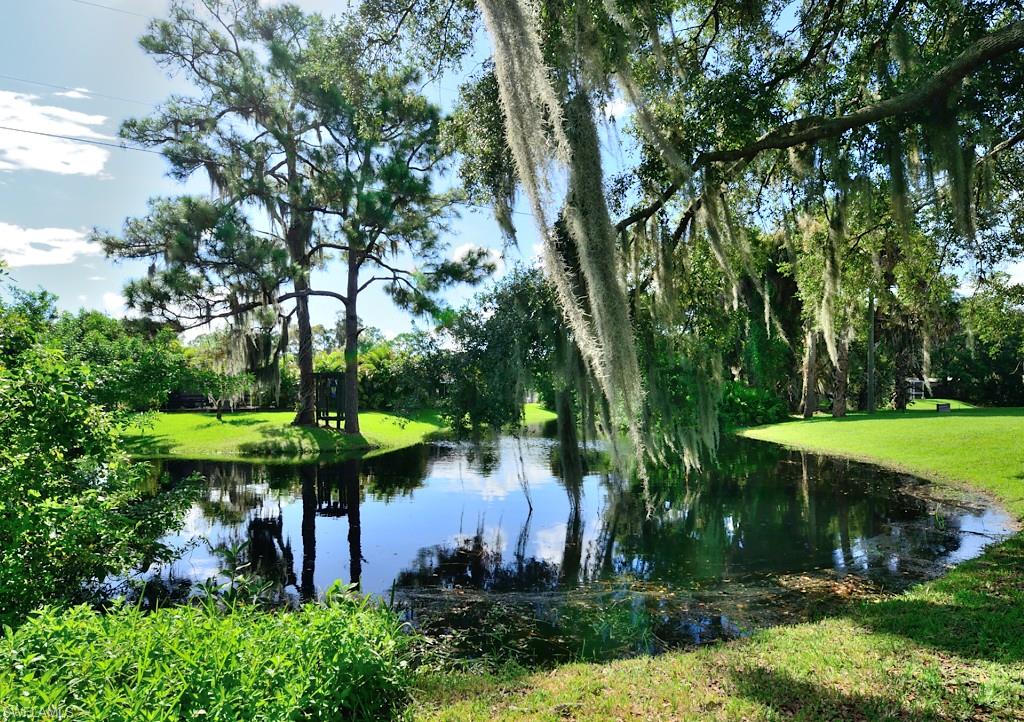 YACHT CLUB COLONY - Land