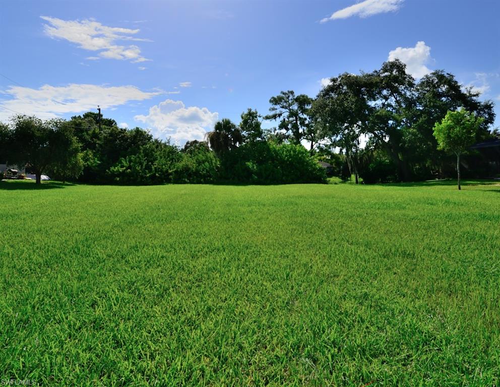 YACHT CLUB COLONY - Land