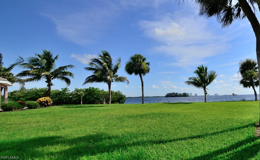 YACHT CLUB COLONY - Land