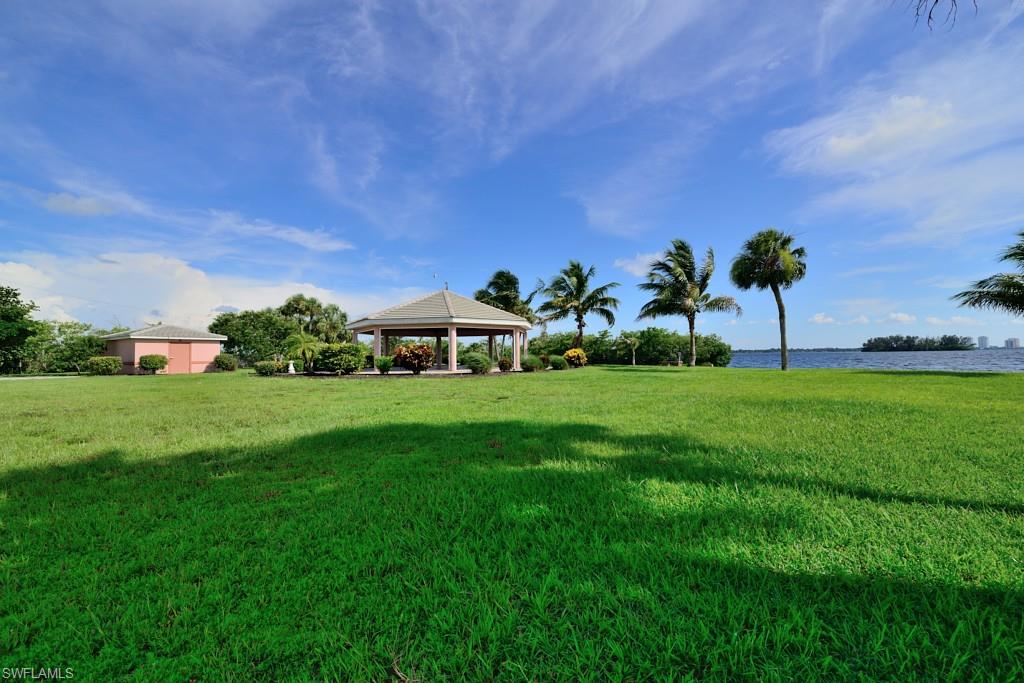 YACHT CLUB COLONY - Land