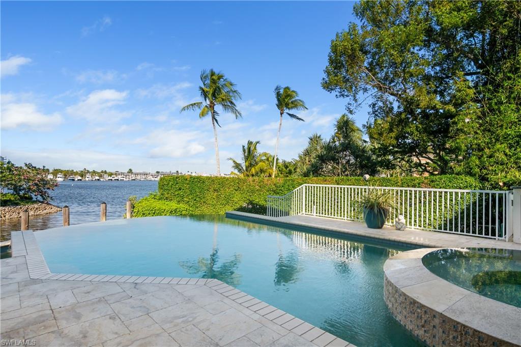 AQUALANE SHORES - Residential